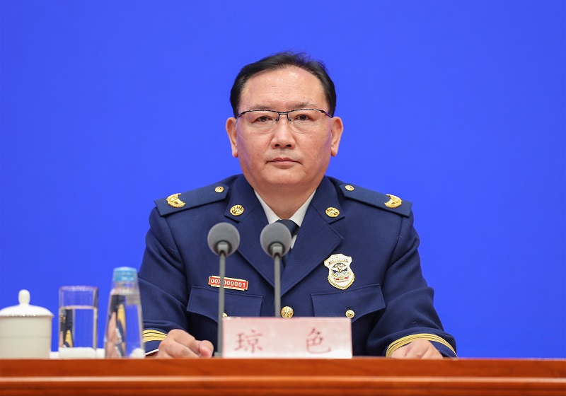 我要操影院应急部党组成员、消防救援局局长琼色出席新闻发布会